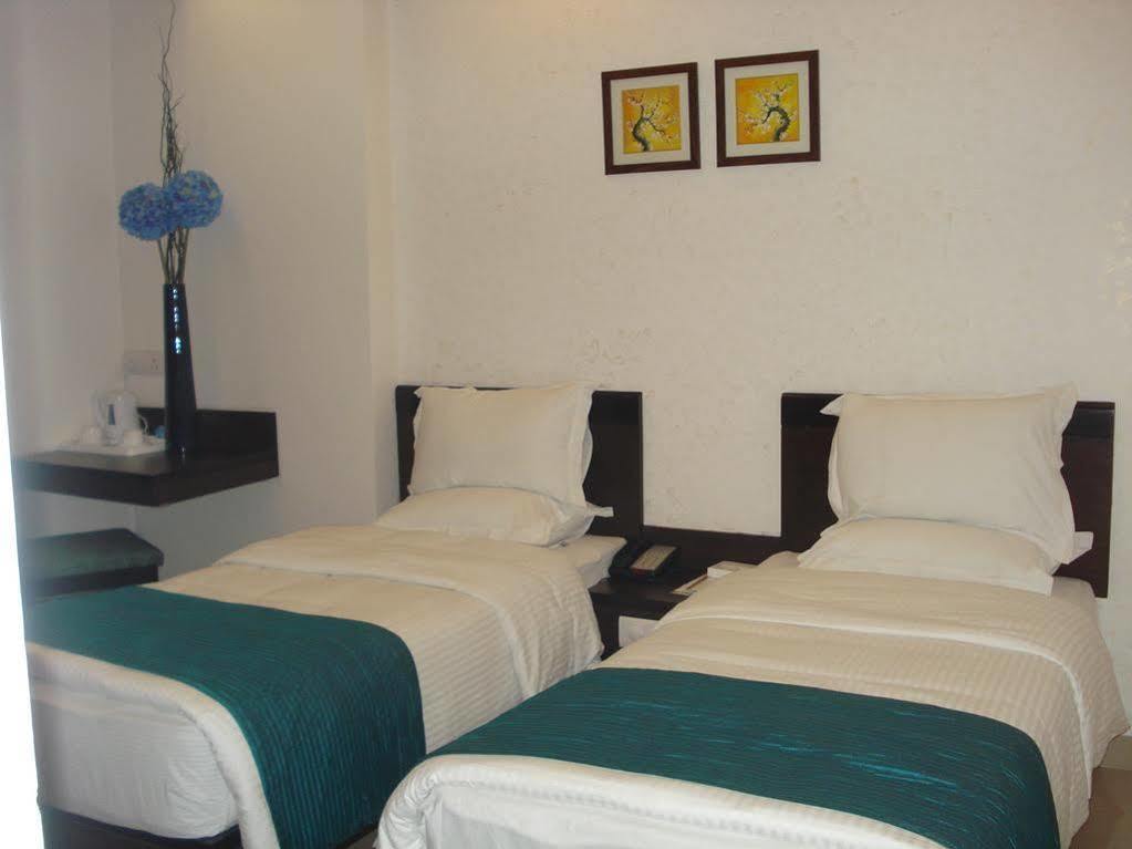 Fabhotel Rockland Нью-Дели Экстерьер фото